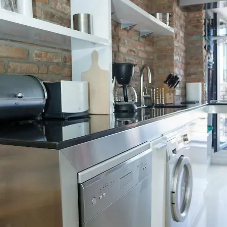 Amazing Two Bedroom In City Centre Apartment
