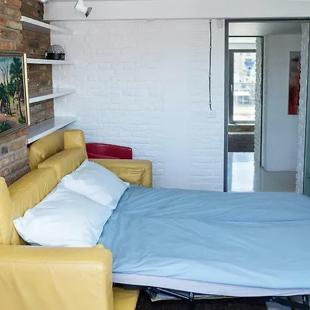 Amazing Two Bedroom In City Centre Apartment