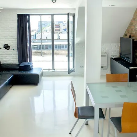 Amazing Two Bedroom In City Centre Apartment
