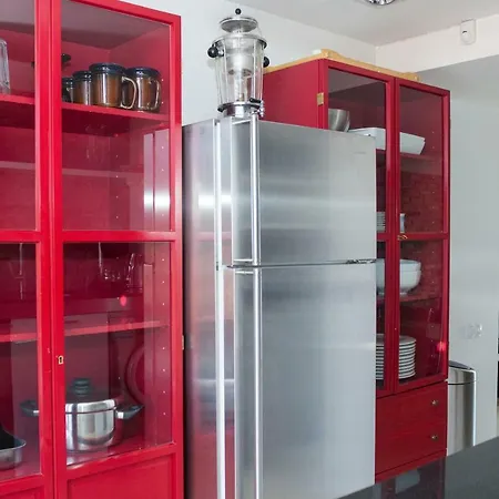 Amazing Two Bedroom In City Centre Apartment *