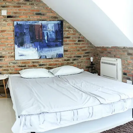 Amazing Two Bedroom In City Centre Apartment